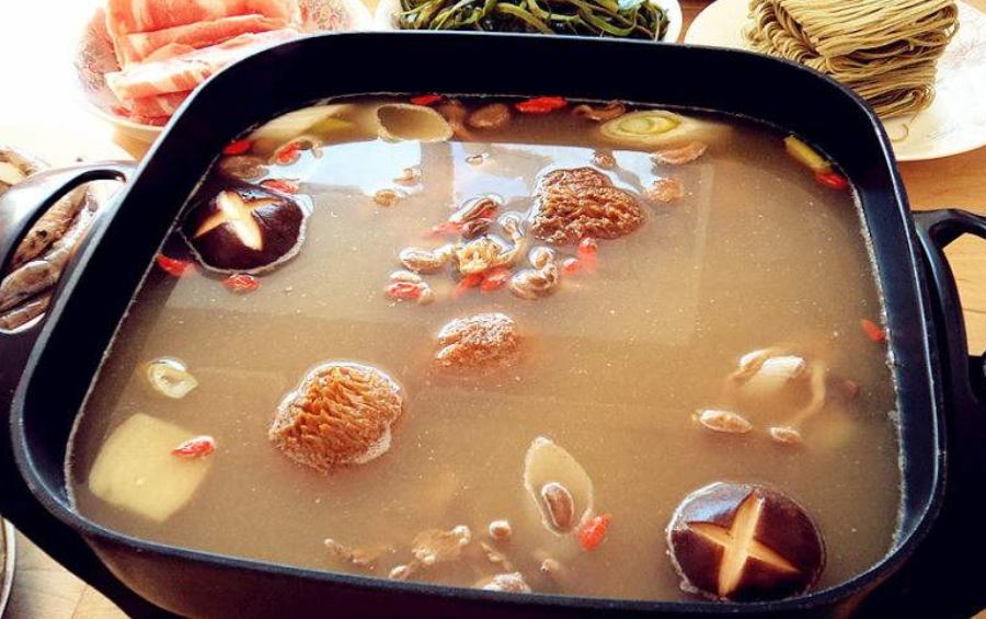 云南的菌子火锅和贵州的酸汤火锅，你更中意谁？